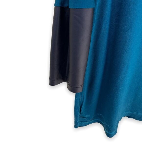 STRADIVARIUS | Leather Cuff Teal Sleeved Tee (M) - Picture 2 of 4